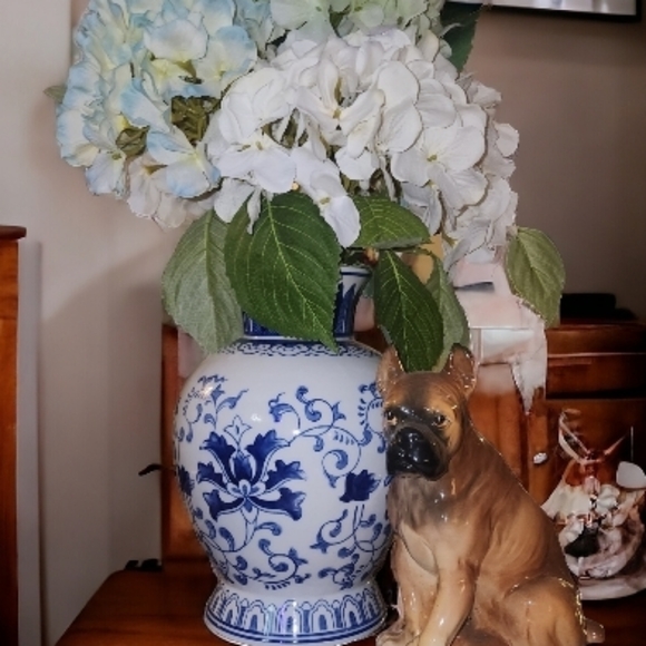 NEW hydrangea in gorgeous vase - Picture 5 of 6